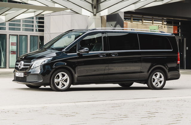 Flotte A black luxury Mercedes van.
