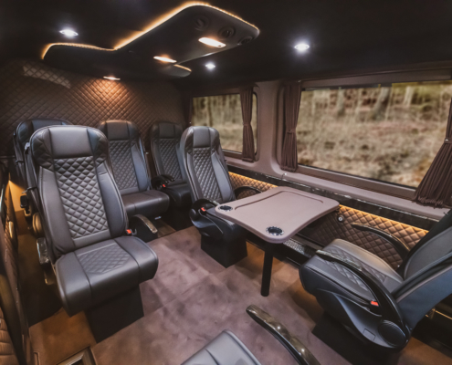VIP-Sprinter-Bus Luxurious interior in a black Mercedes VIP Sprinter bus.